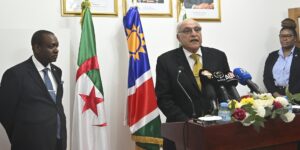 وزير الشؤون الخارجية يشيد بـ”العلاقات المتينة” القائمة بين الجزائر وناميبيا