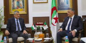 وزير السكن يستقبل نظيره الفلسطيني لبحث سبل تعزيز التعاون في مجال الإسكان والتعمير