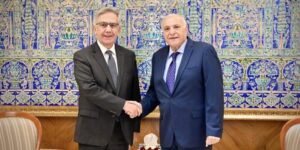 عطاف يستقبل سفير اليونان لدى الجزائر