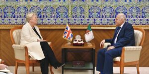 عطاف يستقبل سفيرة المملكة المتحدة لبريطانيا العظمى وإيرلندا الشمالية لدى الجزائر