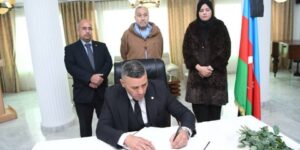 رئيس مجموعة الصداقة البرلمانية الجزائر -أذربيجان يوقع على سجل التعازي بمقر سفارة أذربيجان بالجزائر