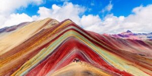 العلم والإيمان.. وَمِنَ الْجِبَالِ جُدَدٌ بِيضٌ وَحُمْرٌ مُخْتَلِفٌ أَلْوَانُهَا