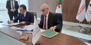 الجوية الجزائرية وطيران الطاسيلي توقعان على اتفاقية إطار لتعزيز التعاون وتوسيع مجالات الشراكة 