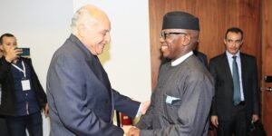 عطاف يجري مباحثات ثنائية مع مفوض الاتحاد الإفريقي للشؤون السياسية والسلم والأمن