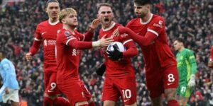 آلان شيرار: ليفربول عليه الحذر من باقي المُباريات