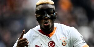 عبر صفقة تبادلية.. نابولي يمنح اليونايتد مفتاح صفقة أوسيمين