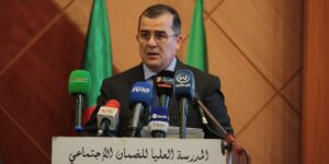 بن طالب.. الاستثمار في الرقمنة خيار استراتيجي لتعزيز الكفاءة وتحسين جودة الخدمات المقدمة للمواطنين