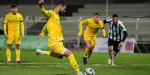 الجولة الـ 13 لبطولة الرابطة الأولى: الكناري يوقف زحف النسر الأسود