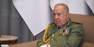 يتعين التحلي بأعلى درجات اليقظة والحذر والوعي بخلفيات وأبعاد مناورات الأعداء ودسائسهم