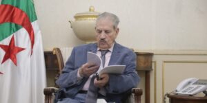 صالح قوجيل يتسلم تقرير مراجعة قانوني البلدية والولاية ويشيد بجهود الفوج في تعزيز اللامركزية