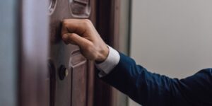 ما هي آداب البيوت ؟