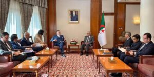 الوزير الأول يستقبل وزير الثقافة الإيطالي