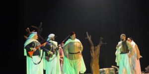 جلال خشاب كاتب مسرحية “الثائرون”: “لا أدعو لتقديس التراث وإنما للتعامل معه بوعي”