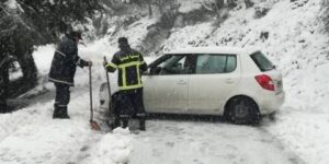 إنقاذ 4 أشخاص حاصرتهم الثلوج بتيزي وزو