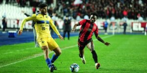 اتحاد الجزائر يضيع فرصة تدارك الهزيمة القاسية أمام المولودية