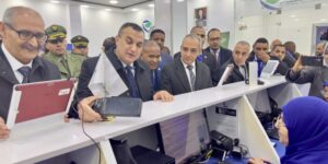 وزير البريد والمواصلات السلكية واللاسلكية يشدد على تعزيز استعمال الدفع الإلكتروني