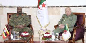 الفريق أول شنڨريحة يؤكد: مستعدون للمضي قدما في تطوير التعاون العسكري مع أوغندا