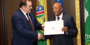 وزير الاتصال يسلم رسالة رئيس الجمهورية إلى الرئيس الناميبي