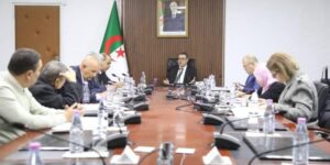 سعيود يترأس اجتماعا لبحث تحسين إجراءات النقل الجوي والبري لدعم الصادرات الجزائرية