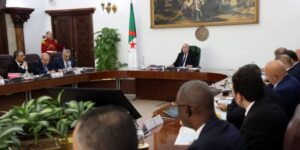 خلال ترؤسه اجتماع مجلس الوزراء.. الرئيس تبون: تعليمات صارمة للحكومة بالتصدي لمحاولات تشويه صورة الجزائر بين العلامات التجارية العالمية