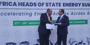 عرقاب يسلم رسالة خطية من رئيس الجمهورية موجهة لرئيسة جمهورية تنزانيا المتحدة