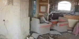 سكان غزة يزورون مكان استشهاد “يحيى السنوار”