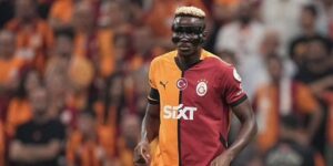 الصحفي الخبير بلاتنبرغ: أوسيمين لن يرحل عن غالاتا سراي في الشتاء