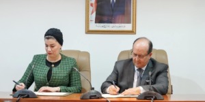 اتفاقية إطار بين وزارتي الصناعة و التضامن الوطني لإدماج الأسر المنتجة في شعبتي النسيج والجلود 