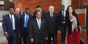 رئيس الجمهورية يصل إلى مقر الاتحاد الإفريقي للمشاركة في أشغال الدورة الـ38 لقمة الاتحاد الإفريقي