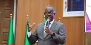 حيداوي يؤكد على ضرورة تعزيز استخدام اللغة الإنجليزية في الأوساط الشبانية