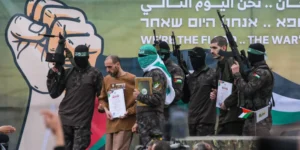 حماس: مشاهد تسليم الأسرى تؤكد أن اليوم التالي هو يومٌ فلسطينيٌّ بامتياز