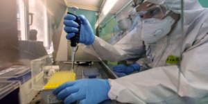 إنتاج كوفيد 19 في مختبرات سرية.. تدخلات مشبوهة وتهديد لمحكمة الجنايات الدولية