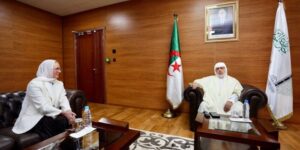 عميد جامع الجزائر يستقبل حميراء الجزائري لمناقشة إشعاع المرجعية الدينية الوطنية