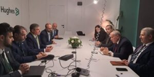 حشيشي يعقد مباحثات رفيعة المستوى مع شركاء دوليين لدعم الصناعة الطاقوية الجزائرية