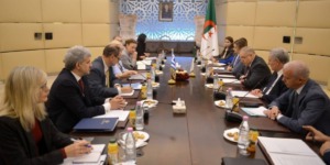 الجزائر واليونان تعززان شراكتهما الاستراتيجية وتؤكدان توافقهما حول القضايا الإقليمية والدولية