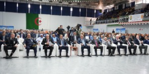 الوزير الأول يشرف بحاسي مسعود على مراسيم إحياء الذكرى المزدوجة لتأسيس الاتحاد العام للعمال الجزائريين وتأميم المحروقات