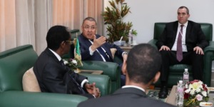 مرّاد يعزز التنسيق الأمني العربي ومكافحة الجريمة عبر لقاءات ثنائية مع نظرائه العرب