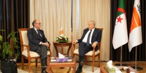 سوناطراك و”تكنيكاس ريونيداس” تناقشان مشاريع الطاقة ومصفاة حاسي مسعود