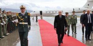 رئيس الجمهورية يحل بمطار عنابة للإشراف على تدشين مصنع تحلية مياه البحر “كودية الدراوش” الطارف