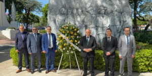 ربيقة يضع إكليلا من الزهور على أرواح أبطال جمهورية نيكاراغوا عند “معلم أبطال الثورة” بماناغوا