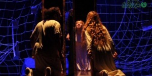 مسرحية “عزف الضمير”.. الصراع بين المرأة والرجل برؤية فلسفية وجودية