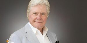 حسين فهمي تمنى أن يكون صانع أحذية