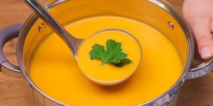 حساء اليقطين بحليب جوز الهند