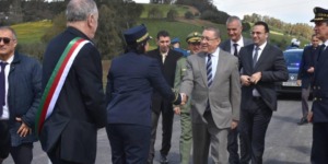 وزير الداخلية يتفقد مشروع الربط بين المركب الأولمبي والخرايسية ويدعو إلى تسريع الأشغال