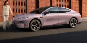 جيلي جالاكسي E8 2025 الكهربائية المتطورة