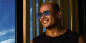 مدحت العدل: عمرو دياب يرفض العودة للسينما