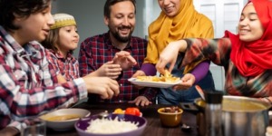 وجوب إظهار السُّرور والفرح في أيام العيد