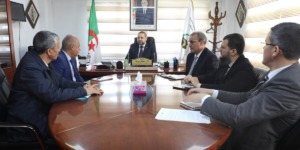 لقاء تشاوري لتعزيز خدمات الحجاج بين الديوان الوطني للحج والعمرة وممثلي وكالات السياحة خلال موسم الحج