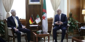 الجزائر وألمانيا تعززان التعاون والاستثمار في مشاريع الطاقات المتجددة والهيدروجين النظيف