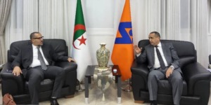 عجال يبحث آفاق التعاون الاقتصادي القاري مع سفير الجزائر في السنغال